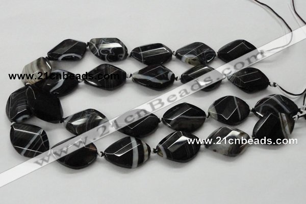 CAA286 22*30mm twisted & faceted oval black line agate beads