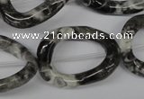 CFG268 15.5 inches 25*30mm carved oval black & white jasper beads
