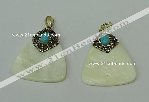 CGP285 35*40mm triangle pearl shell pendants wholesale