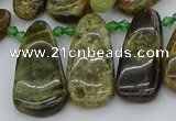 CTD3635 Top drilled 10*20mm - 15*45mm freeform green garnet beads